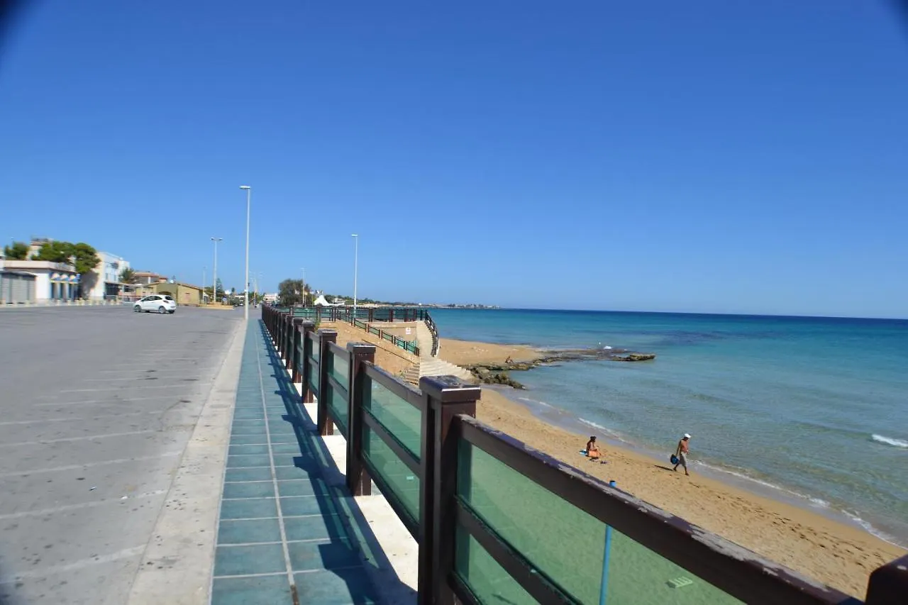 Casa Vacanze le Palme Netine Noto 0*,  Italia